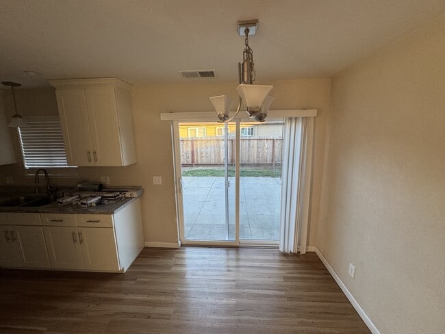 Foto del edificio - 1776 Pescadero Dr