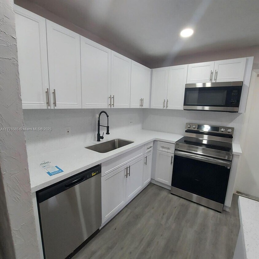 Foto principal - 790 NW 17th St