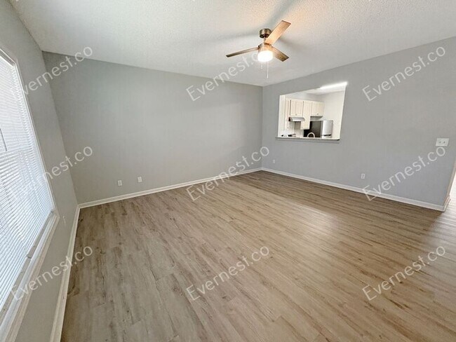 Building Photo - 8667 Thomas Rd