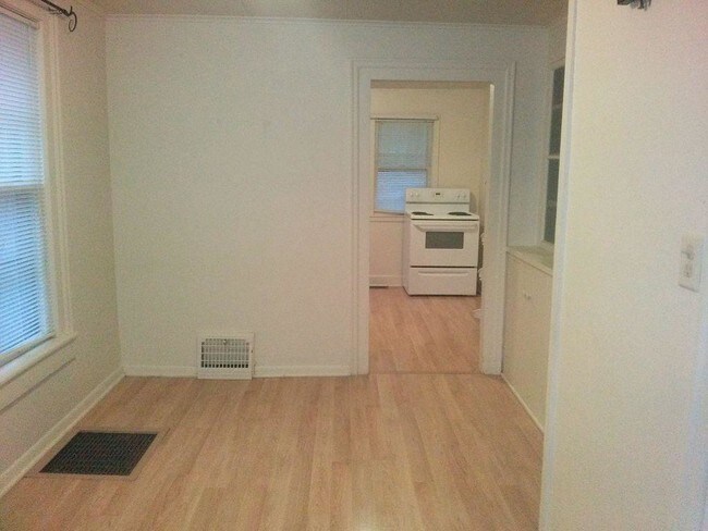 Building Photo - 168 3rd St