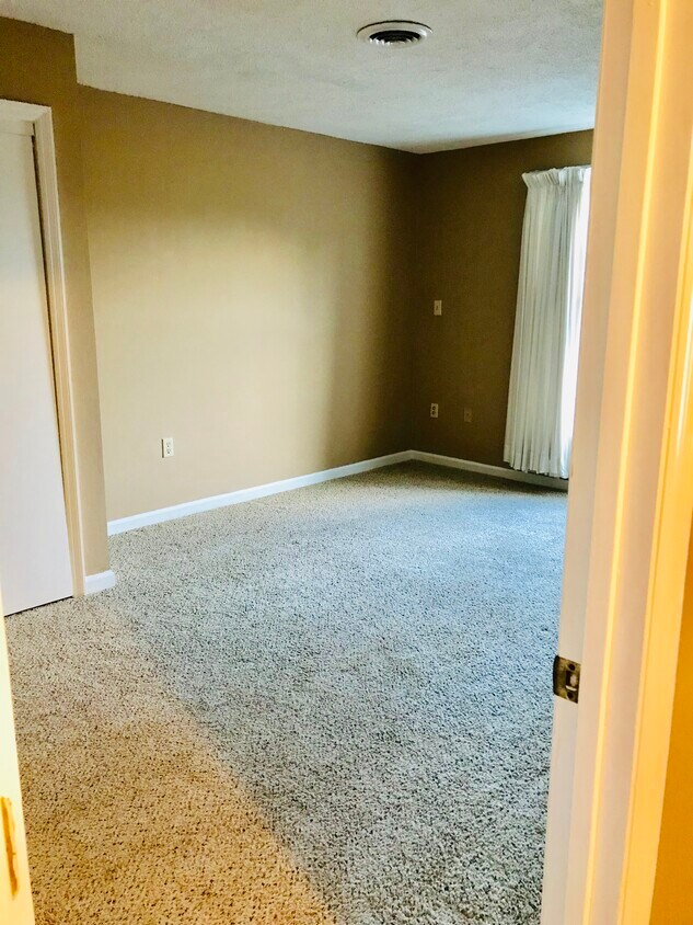 Foto principal - 202 University Pkwy