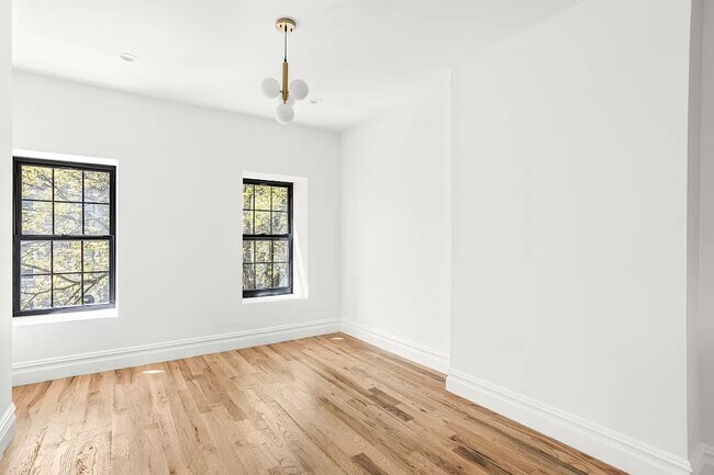 Building Photo - 113 Albany Ave