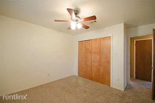 Building Photo - 2414 Long Dr