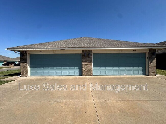 Photo - 799 SW 13th St House