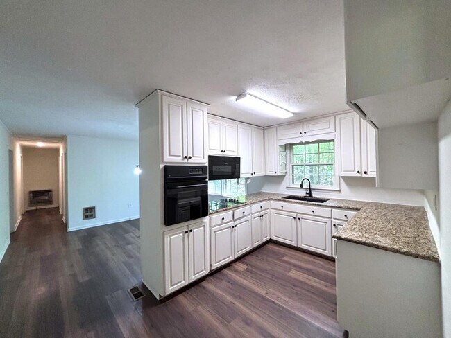 Foto del edificio - 3545 Gilleland Ext