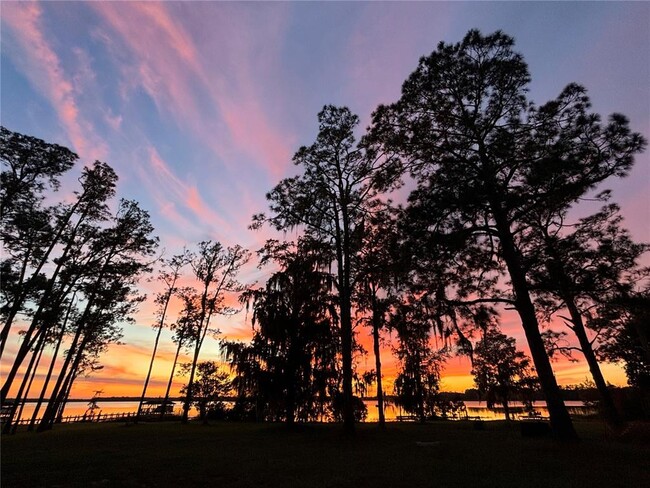 Foto del edificio - 12422 Lake Mary Jane Rd