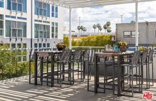 Building Photo - 4210 Del Rey Ave