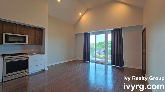 Foto del edificio - 163-161 Hyde Park Ave