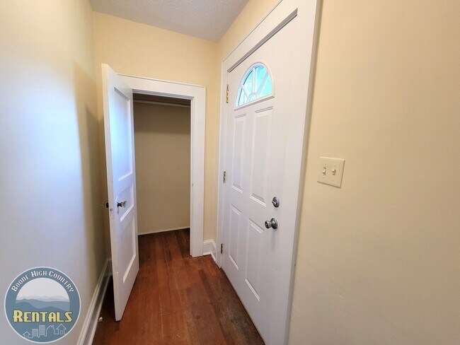 Building Photo - Great 4bd House