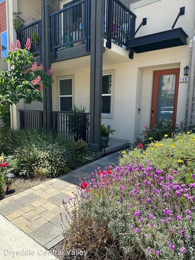Foto principal - 4 br, 3.5 bath House - 1283 Milkweed St.