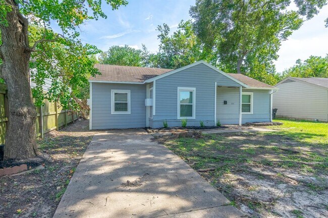 Foto del edificio - 6311 Sherwood Dr