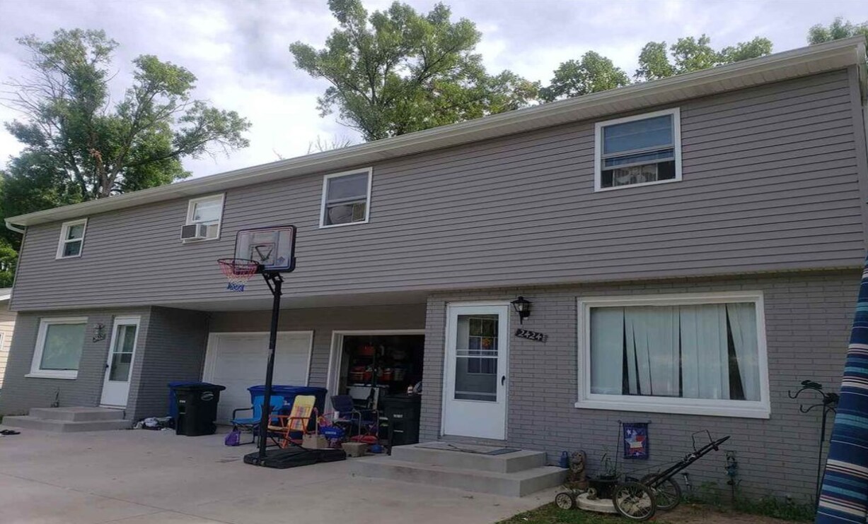 242224242424 Southwood Dr, Appleton, WI 54915 Townhome Rentals in