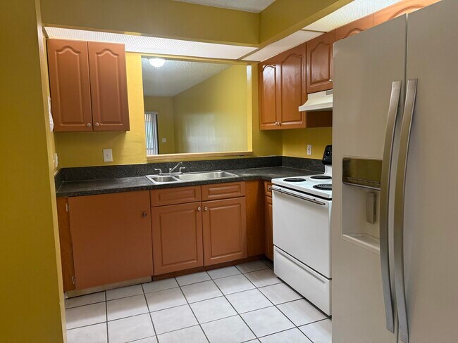 Foto del edificio - 2541 NW 56th Ave