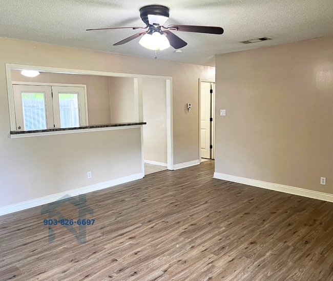 Building Photo - 314 Pin Oak St