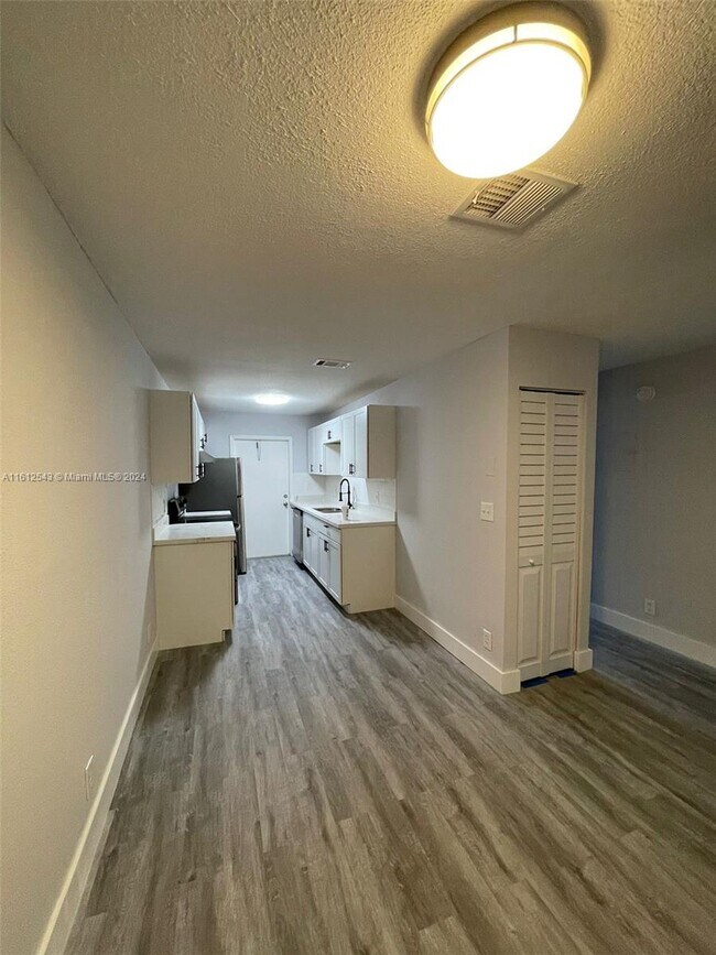 Foto del edificio - 2560 Riverland Dr