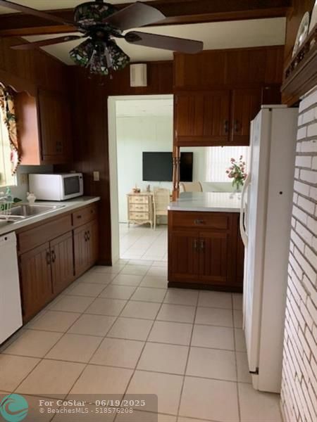 Foto del edificio - 1625 SE 12th Ct