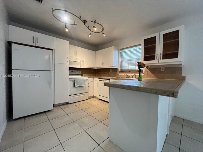 Foto del edificio - 8467 SW 22nd St