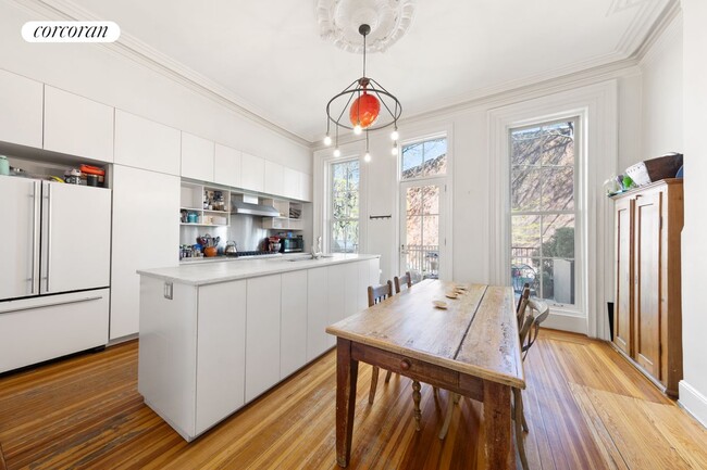 Building Photo - 69 St James Pl