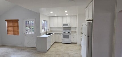 Building Photo - 2046 Darlington Ct