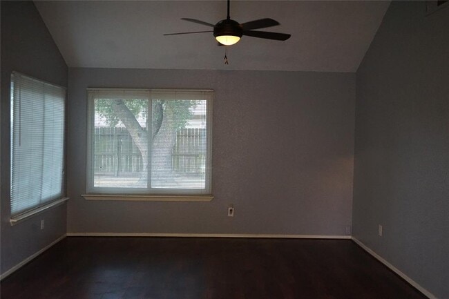 Building Photo - 1007 E Belgravia Dr
