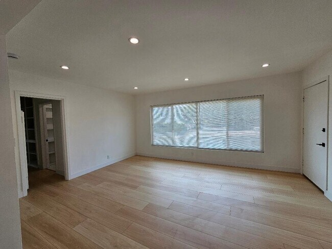 Foto del edificio - 7102 S La Cienega Blvd