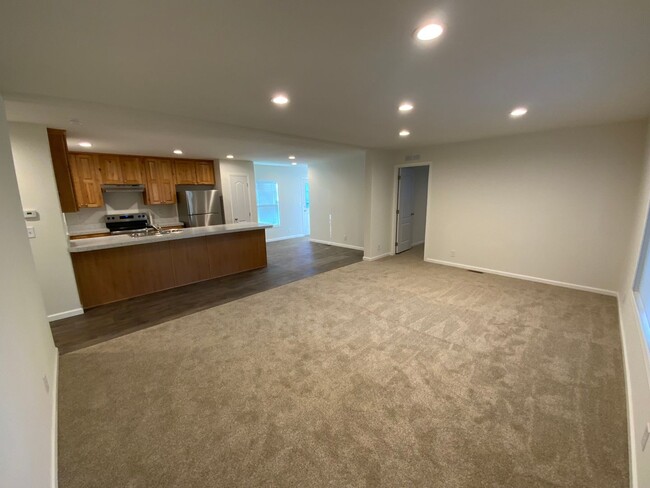 Foto del edificio - Newly Remodeled Bonney Lake Gem- Modern Co...