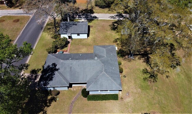 Building Photo - 2601 Holly St