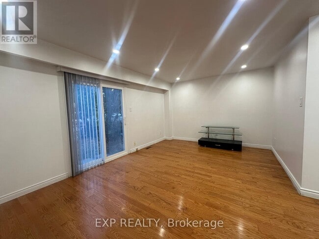 Building Photo - 102 Rakewood Crescent