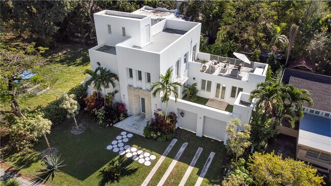 Foto del edificio - 696 NE 68th St