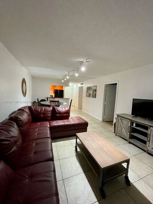 Building Photo - 1465 NE 123rd St