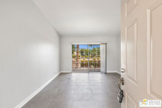 Building Photo - 505 S Farrell Dr