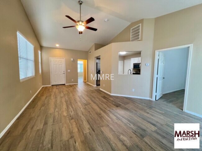 Foto del edificio - Beautiful 2 bedroom home with community po...