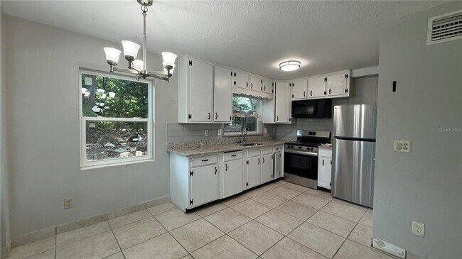 Foto del edificio - 1148 W Lakeview Cir