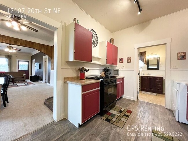 Building Photo - Beautiful 3bed 1bath Home across the stree...