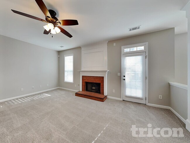 Foto del edificio - 2673 Back Creek Chase