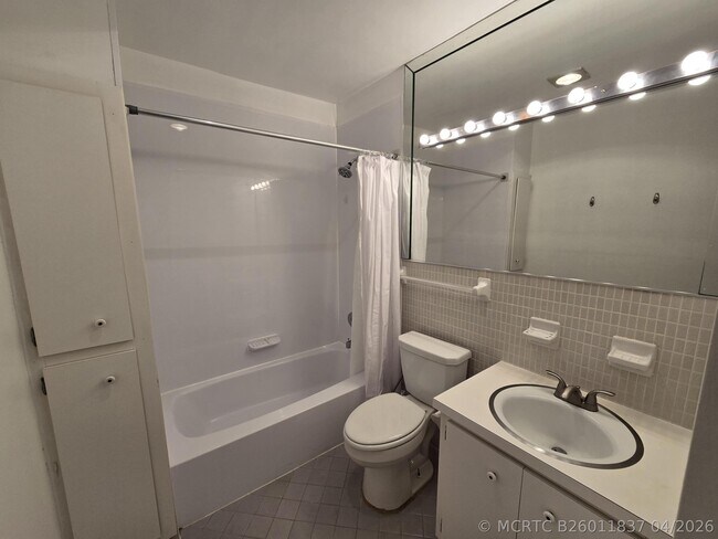 Foto del edificio - 5840 NE 22nd Way