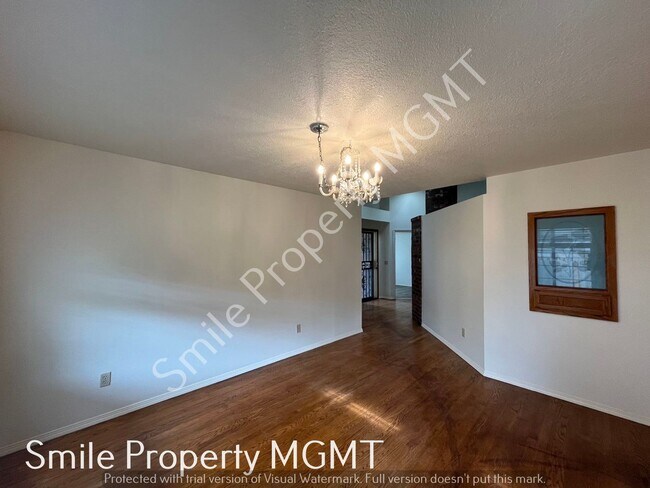 Foto del edificio - Three Bedrooms single house in NE Portland with double garage
