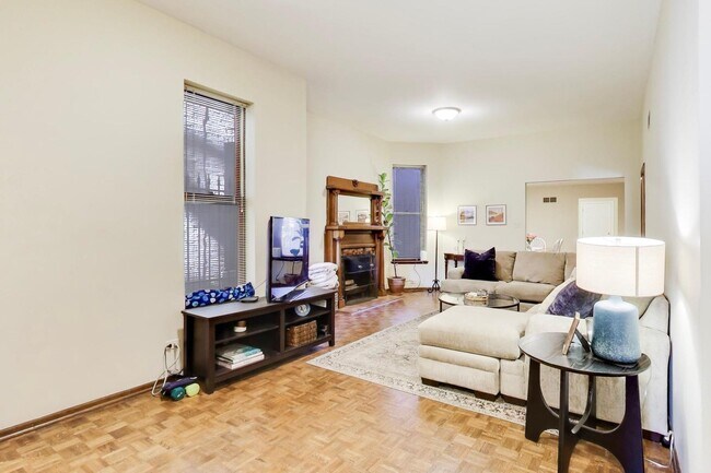 Foto del edificio - 922 W Fullerton Ave