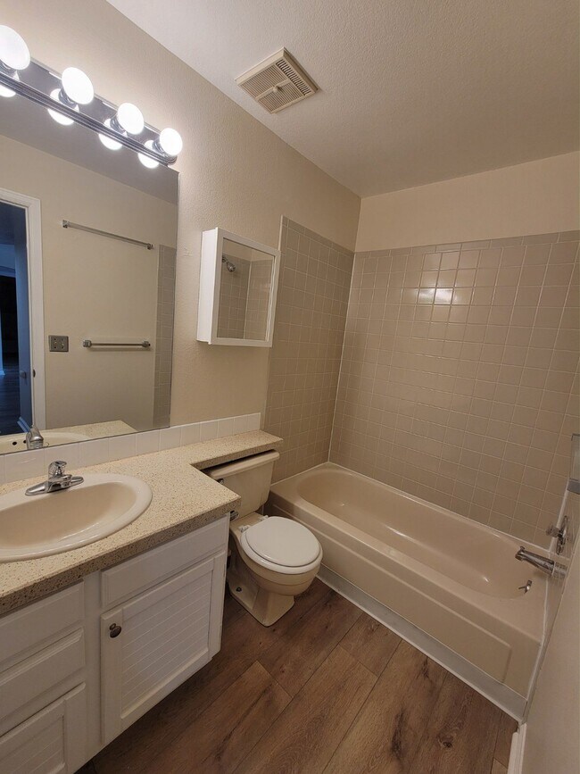 Foto del edificio - 1085 Broadway St