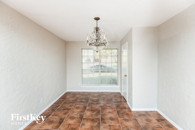 Building Photo - 313 Huntington Dr