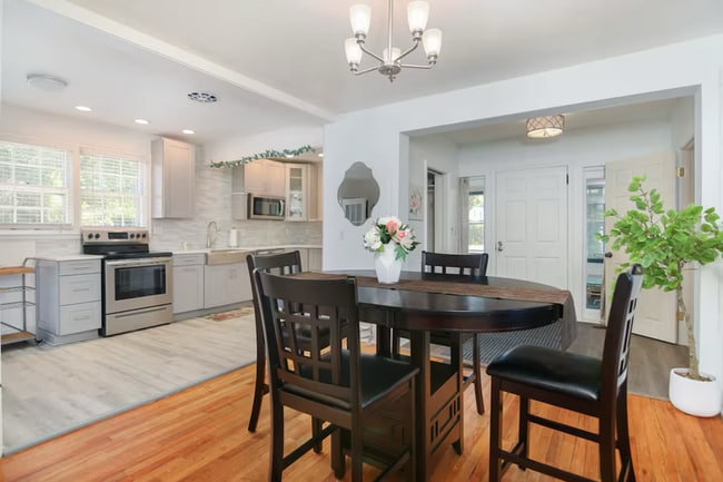 Building Photo - 426 Riverland Dr