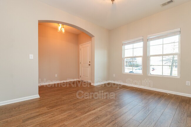Building Photo - 523 Tarleton Dr