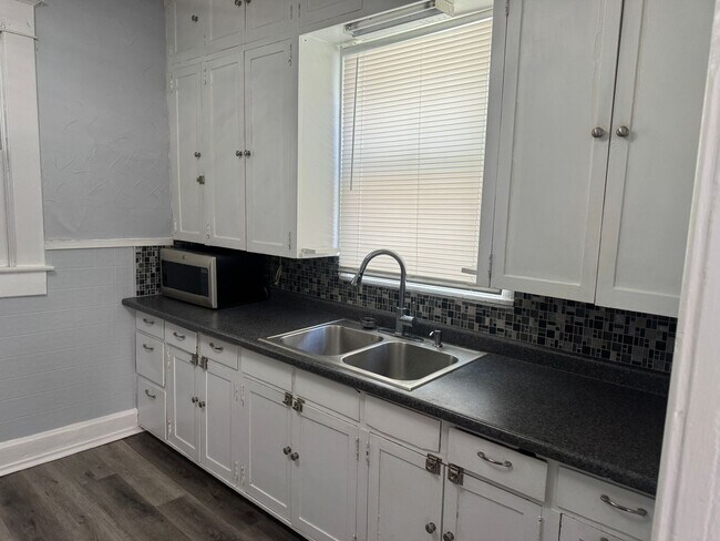 Foto del edificio - 3015 Edmond St