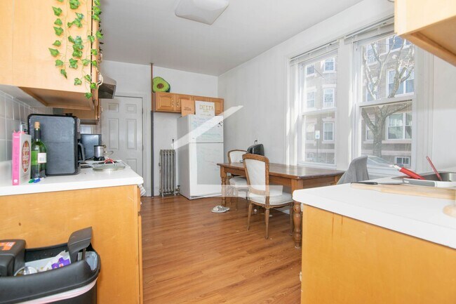 Foto del edificio - Massive Unit Steps from BU Main campus, La...