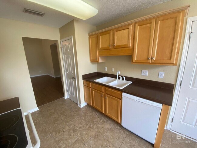 Building Photo - 9064 Brookside Ln