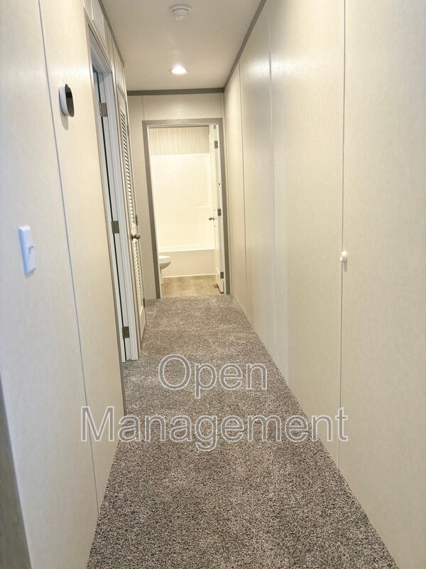 Foto del edificio - 825 1st Ave E