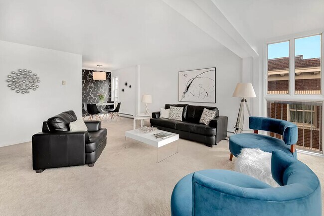 Foto del edificio - 320 Melrose Ave E