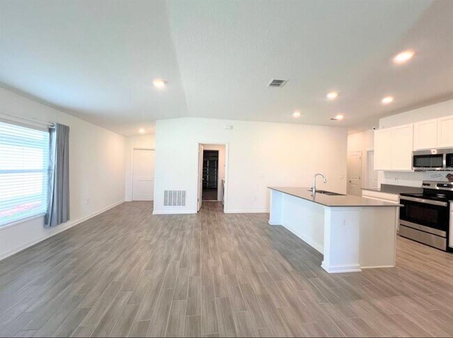 Building Photo - 5421 Preserve Blvd