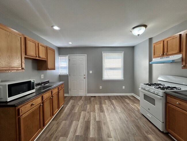 Foto del edificio - 3207 Ingleside Ave