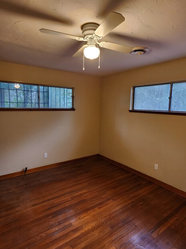 Foto del edificio - 729 Heather Ln